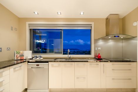 Photo of property in 5a Bernleigh Terrace, West Harbour, Auckland, 0618