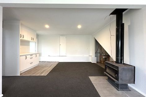 Photo of property in 19 Lydford Place, Glendene, Auckland, 0602