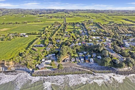 Photo of property in 18 Onaero Beach Road, Onaero, Waitara, 4383