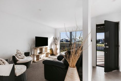 Photo of property in 20 Atutahi Lane, Papamoa, 3118