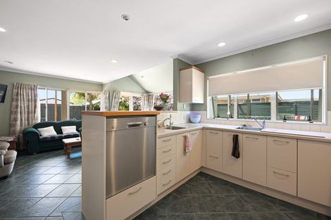 Photo of property in 12 Dover Road, St Andrews, Hamilton, 3200