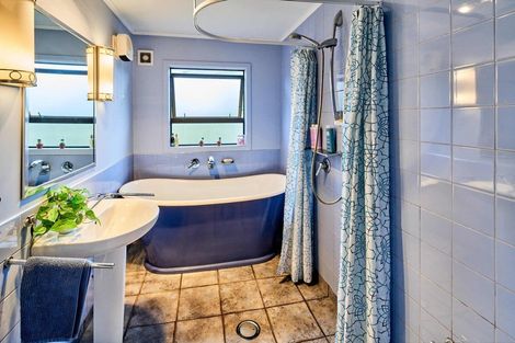 Photo of property in 17 Haunui Road, Pukerua Bay, 5026