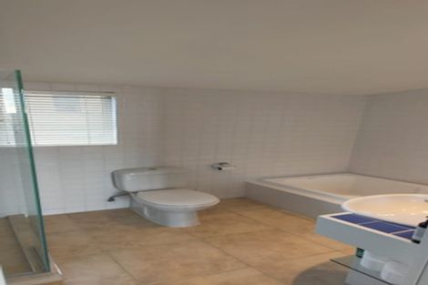 Photo of property in 1/598 Beach Road, Rothesay Bay, Auckland, 0630