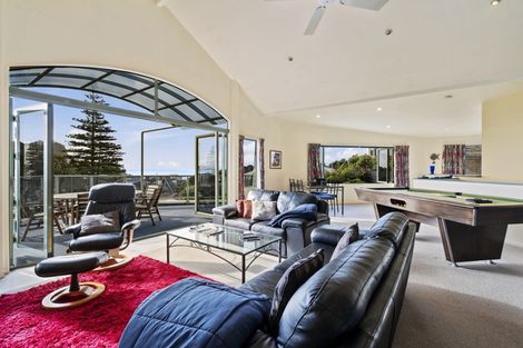 Photo of property in 19 Rewa Place, Russell, 0202