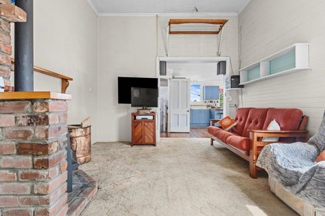 Photo of property in 10 North Street, Mokau, 4376
