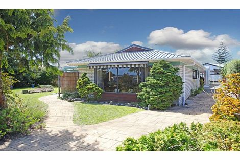 Photo of property in 8 Godwit Place, Waiuku, 2123