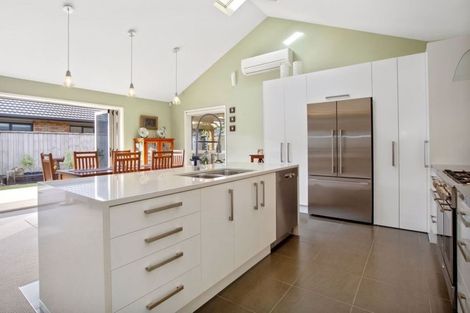 Photo of property in 197 Woodman Drive, Tawa, Wellington, 5028