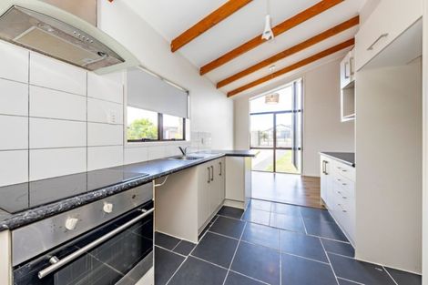 Photo of property in 71 Etherton Drive, Weymouth, Auckland, 2103