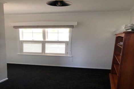 Photo of property in 82 Exmouth Road, Northcote, Auckland, 0627