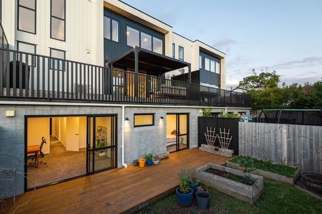 Photo of property in 14b Corrella Road, Belmont, Auckland, 0622