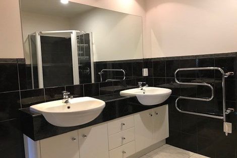 Photo of property in 175h Hurstmere Road, Takapuna, Auckland, 0622