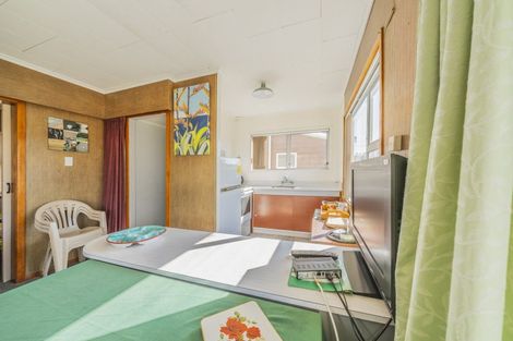 Photo of property in 121 Eighth Avenue, Urenui, 4377