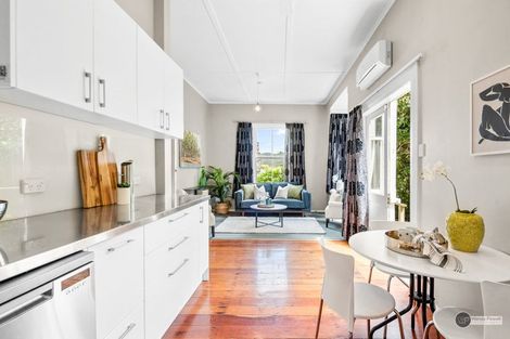 Photo of property in 1 Fairview Crescent, Kelburn, Wellington, 6012