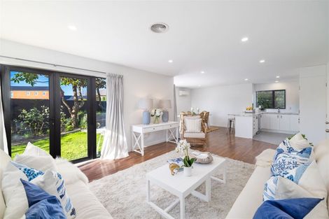 Photo of property in 2/57 Wairakei Road, Bryndwr, Christchurch, 8052