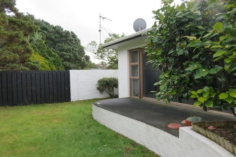 Photo of property in 102 Churton Drive, Churton Park, Wellington, 6037