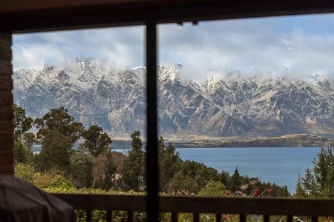 Photo of property in 4 Moss Lane, Sunshine Bay, Queenstown, 9300