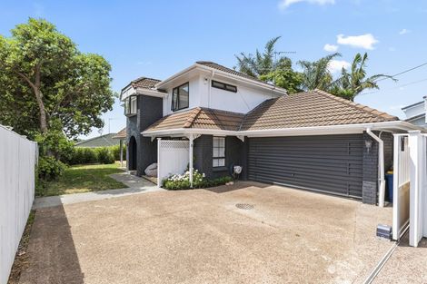 Photo of property in 2/1 Bruce Street, Northcote Point, Auckland, 0627