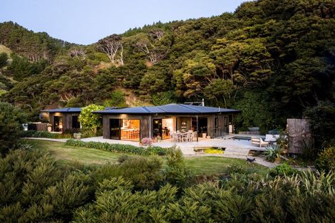 Photo of property in 380 Whaanga Road, Raglan, 3297