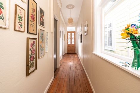 Photo of property in 19 Moir Street, Mount Victoria, Wellington, 6011