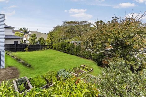 Photo of property in 31 Cockle Bay Road, Cockle Bay, Auckland, 2014