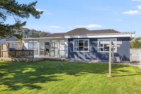 Photo of property in 4 Russell Road, Wainuiomata, Lower Hutt, 5014