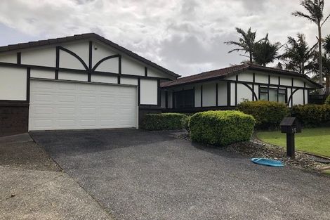 Photo of property in 15 Charles Prevost Drive, The Gardens, Auckland, 2105