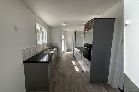 Photo of property in 77 Collins Road, Melville, Hamilton, 3206