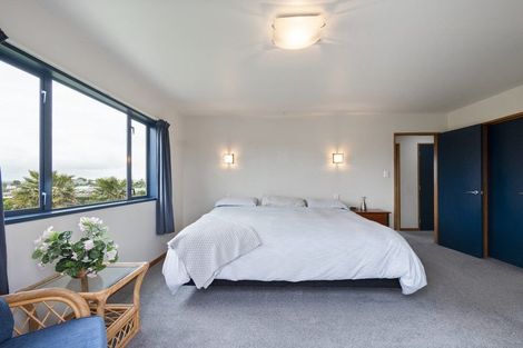 Photo of property in 55 Royal Oak Drive, Kelvin Grove, Palmerston North, 4414