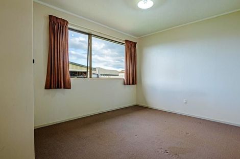 Photo of property in 9 Colonial Place, Kelvin Grove, Palmerston North, 4414