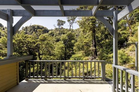 Photo of property in 136 Cheviot Road, Lowry Bay, Lower Hutt, 5013