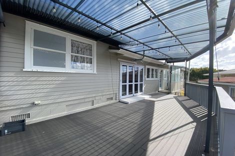 Photo of property in 53 Chatsworth Crescent, Pakuranga Heights, Auckland, 2010