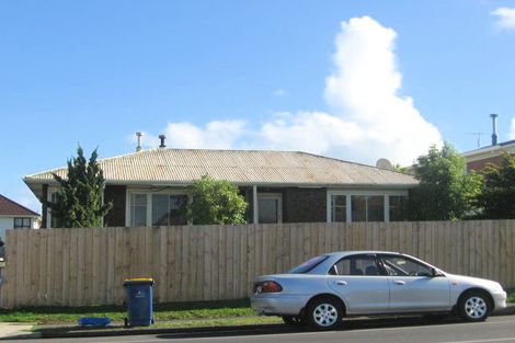 Photo of property in 218a Te Atatu Road, Te Atatu South, Auckland, 0610