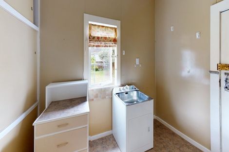 Photo of property in 12 Saint Leonard Street, Saint Johns Hill, Whanganui, 4501