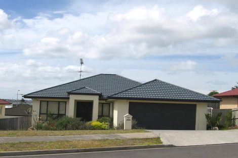 Photo of property in 18 Black Teal Close, Unsworth Heights, Auckland, 0632