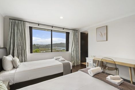 Photo of property in 16 Schopolo Place, Schnapper Rock, Auckland, 0632