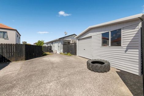 Photo of property in 6b Lisa Rise, Half Moon Bay, Auckland, 2012