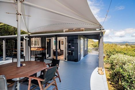 Photo of property in 50 Oxford Terrace, Coromandel, 3506