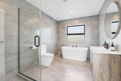 Photo of property in 4 Pleasant Way, Matakatia, Whangaparaoa, 0930
