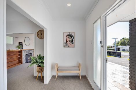 Photo of property in 16 Miro Street, Inglewood, 4330