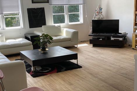 Photo of property in 76 Verran Road, Birkdale, Auckland, 0626