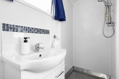 Photo of property in 16 The Grove, Titirangi, Auckland, 0604