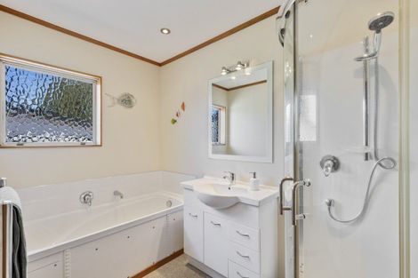 Photo of property in 10 Elder Grove, Whalers Gate, New Plymouth, 4310