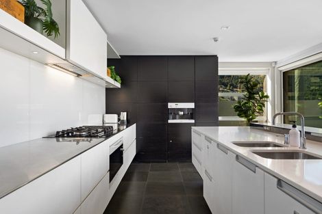 Photo of property in 6 Lordens Place, Fernhill, Queenstown, 9300