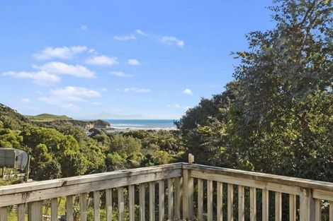 Photo of property in 12 Takarei Terrace, Mokau, 4376