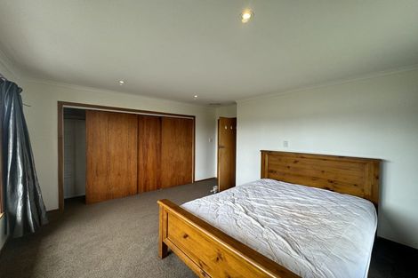 Photo of property in 28 Woodford Avenue, Henderson, Auckland, 0610