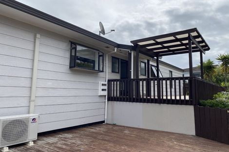 Photo of property in 22 Gosford Drive, Botany Downs, Auckland, 2010