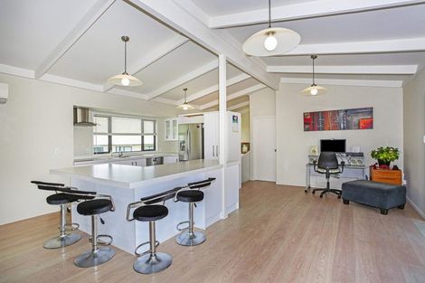 Photo of property in 11 Millen Place, Clarks Beach, 2122