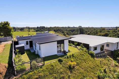 Photo of property in 12 Greenpath Lane, Hurworth, New Plymouth, 4310