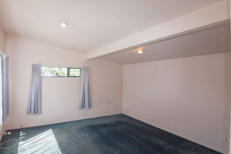 Photo of property in 84a Stewart Drive, Newlands, Wellington, 6037
