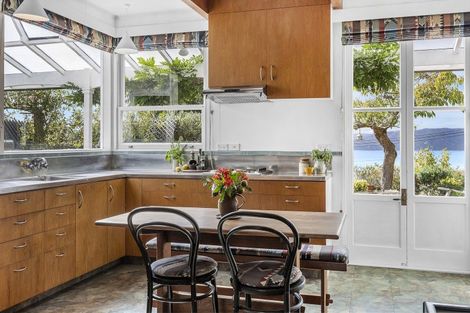 Photo of property in 51 Awa Road, Karaka Bays, Wellington, 6022